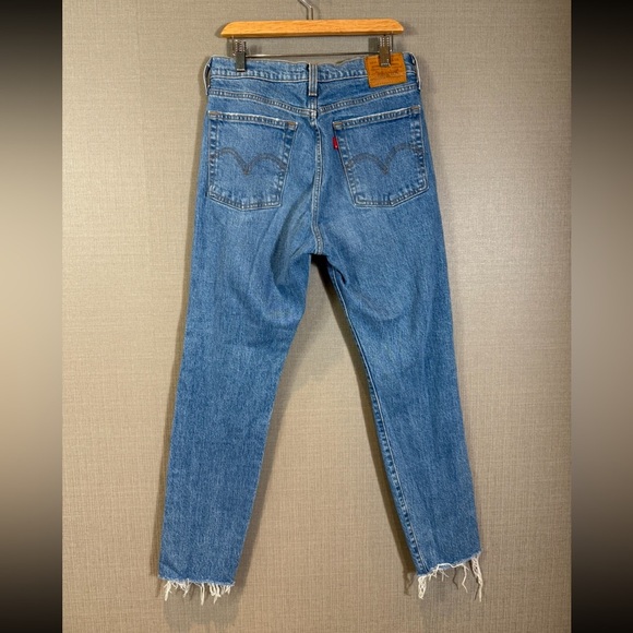 Levi's Wedgie Fit Straight Leg Distressed Raw Hem Jeans - Picture 3 of 14